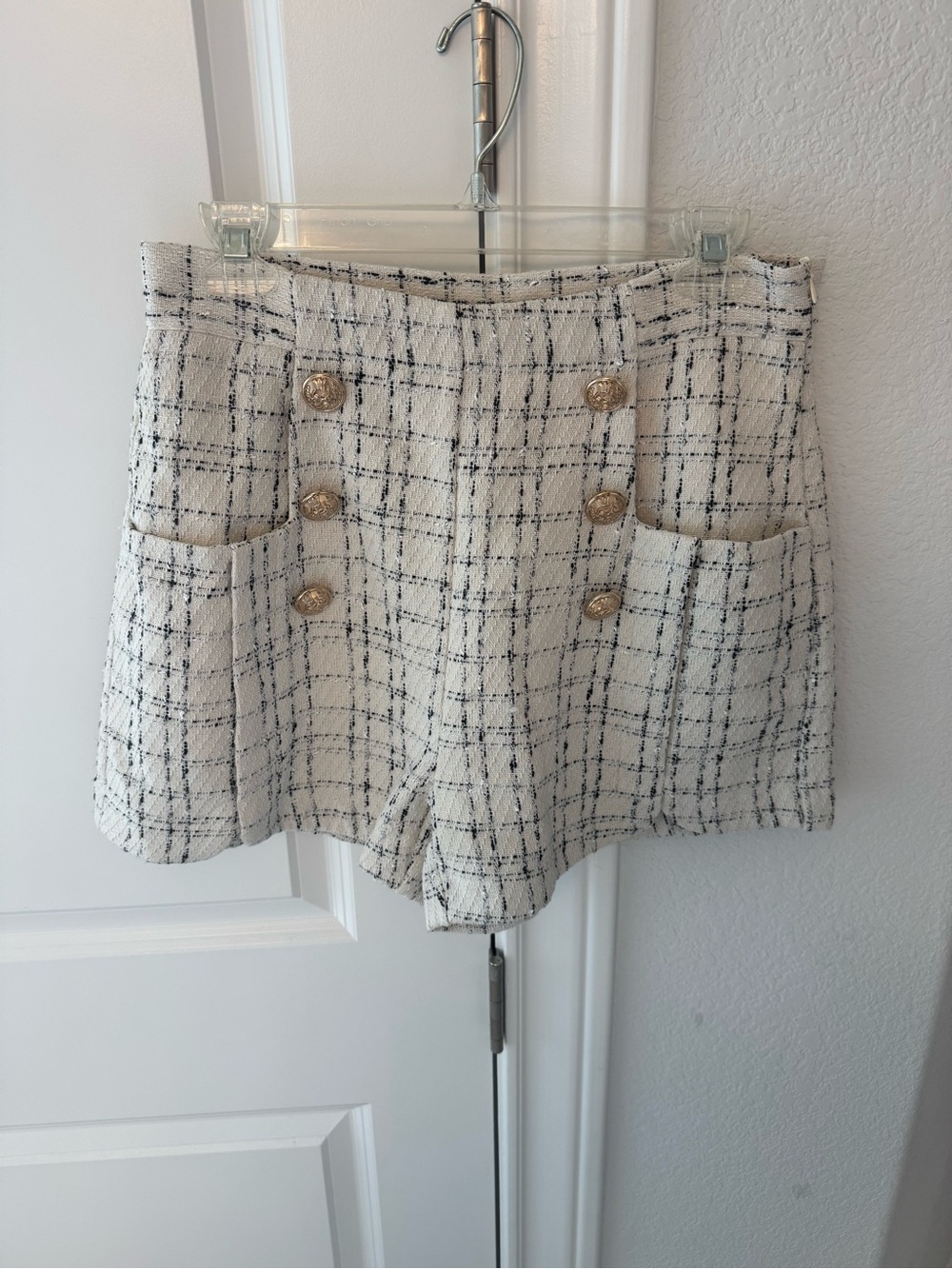 entro Cream and Black Tweed Blazer with Matching Shorts - Picture 2 of 6